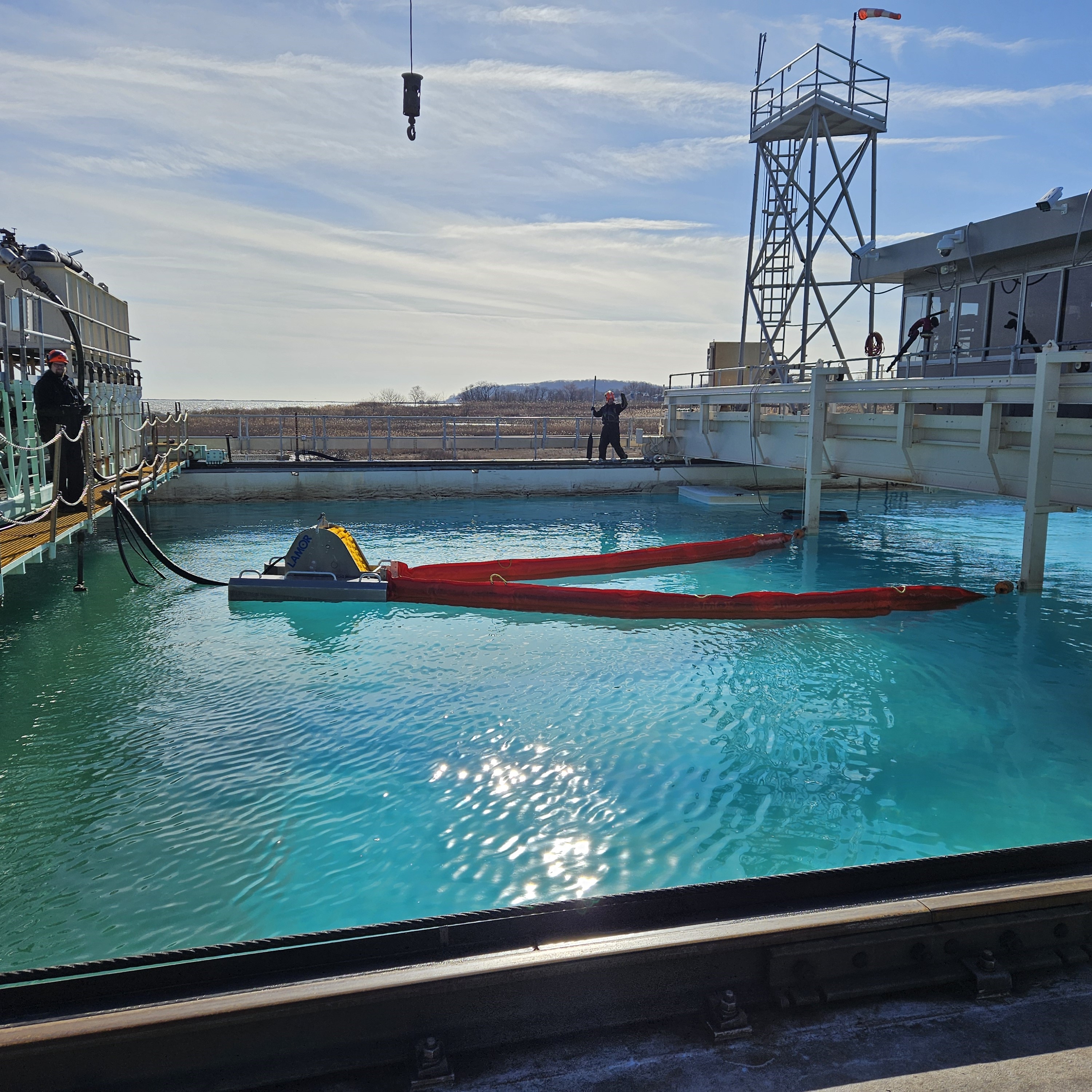 Advancing skimmer test conducted at the Ohmsett facility