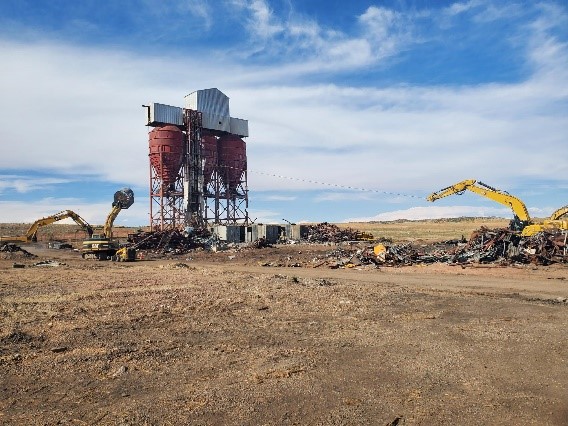 The Preparation Plant and Pump Station No. 1 Reclamation Project removed 15 structures, three large storage areas, six coal slurry/water catchment basins/lagoons paved roads, parking lots, collection ditches and drains, and a chain-link fence. Photo courtesy of Black Mesa Pipeline LLC.